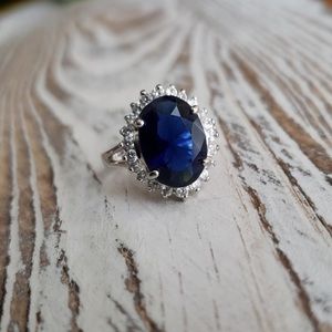 Avon Majestic Sapphire Princess Ring Size 7